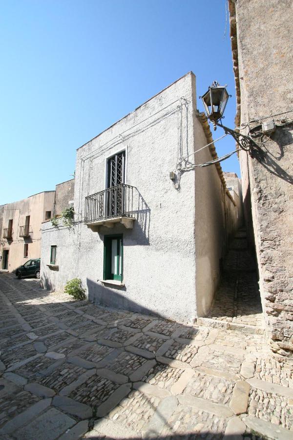 Case Bruno Residenze Tipiche Эриче Экстерьер фото